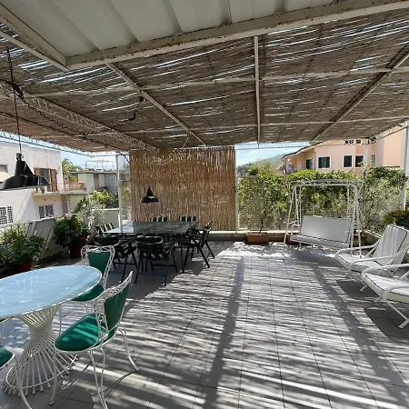 Sea Breeze Beachfront Apartment *