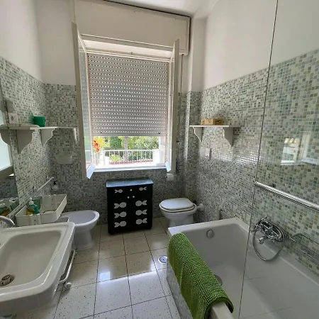Sea Breeze Beachfront Apartment *