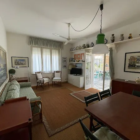 Apartment Sea Breeze Beachfront