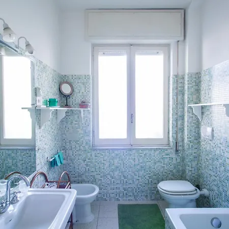 Sea Breeze Beachfront Apartamento